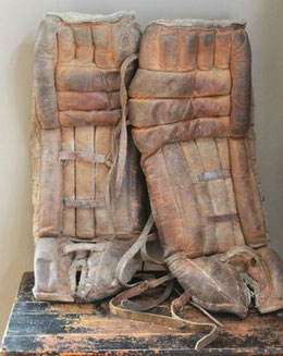 beinschoner-goalie-um-1800